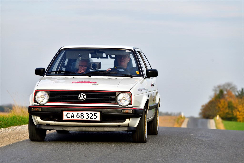 Poul og Hanne Juhl-Godballe fra Ry havde allerede vundet mesterskabet i Sportklassen, da de stillede op i Oresund Rally. Her blev de nr. 3 i klassen i en VW Golf GT fra 1988.
(Foto: Michael Eisenberg)
